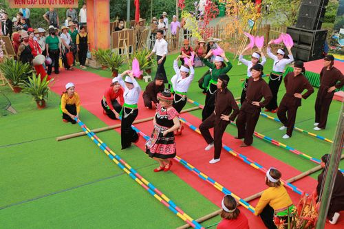 Nhiều trò chơi dân gian được tái hiện tại Lễ hội Đền Hùng