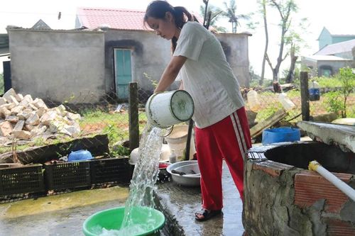 Nhiều hộ dân ở Lăng Cô, Lộc Vĩnh mong chờ có nước sạch