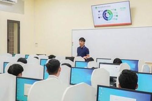 Đào tạo khoa học cơ bản gắn với yêu cầu thực tiễn
