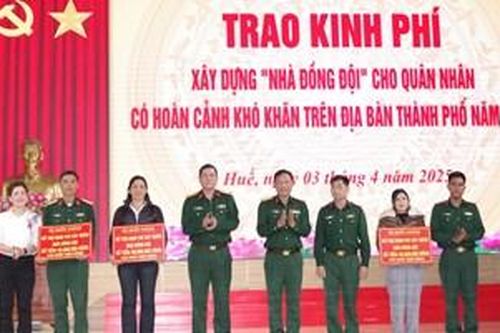 Trao kinh phí xây 'Nhà đồng đội' cho 3 gia đình quân nhân