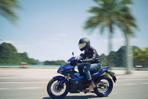 Lái xe côn tay an toàn: Những nguyên tắc không thể bỏ qua cho người mới