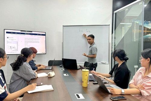 Tự học qua mô hình lớp học mở – Hành trình nỗ lực chinh phục top 1% điểm SAT