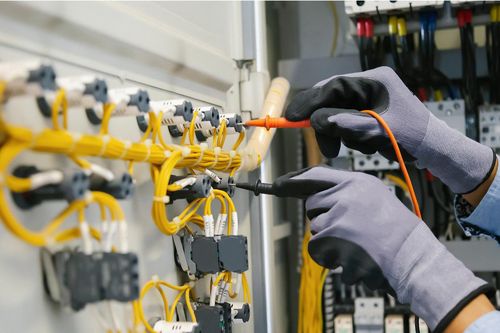 Ngành điện kỳ vọng khởi sắc trong năm 2025 sau một năm phân hóa lợi nhuận