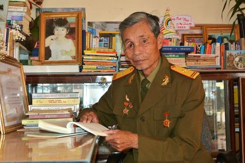 Bài 3: Trúng đạn M79, bị mất một mắt vẫn xung phong ra trận