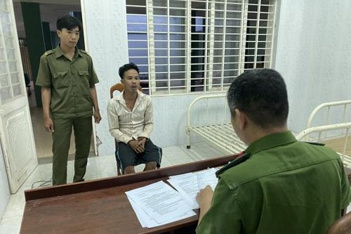 Khởi tố đối tượng cầm dao, rựa ra đường la hét, chửi bới