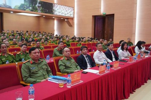 Nâng cao nhận thức của cán bộ, chiến sĩ về công tác chuyển đổi số