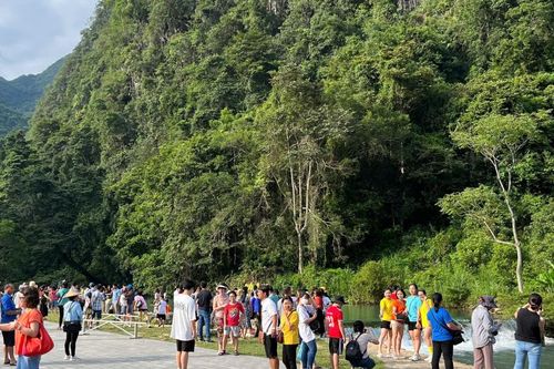 Tổng mức bán lẻ hàng hóa và doanh thu dịch vụ tiêu dùng quý I ước đạt 3.218 tỷ đồng