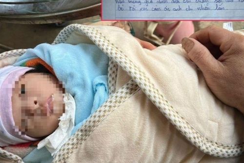 Bé gái sơ sinh bị bỏ rơi kèm bức thư tay 40 chữ: Những tấm lòng trắc ẩn sau tiếng khóc vỡ lòng