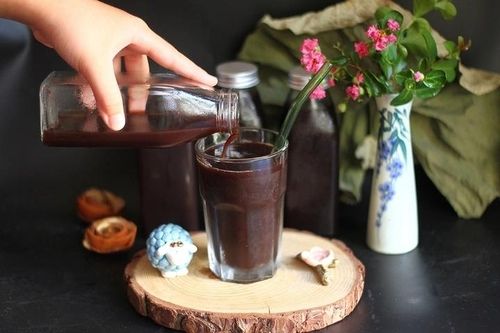 Có nên uống nước đậu đen thay thế hoàn toàn nước lọc?