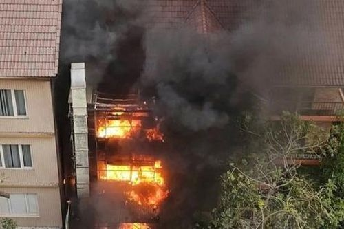 Quán 'bò tơ' ở Nam Từ Liêm trơ khung sắt sau khi bị lửa bao trùm