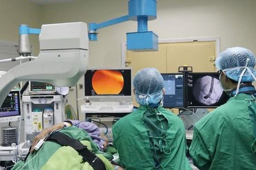 Bệnh viện Việt Nam - Thụy Điển Uông Bí nội soi cho bệnh nhân sỏi đường mật