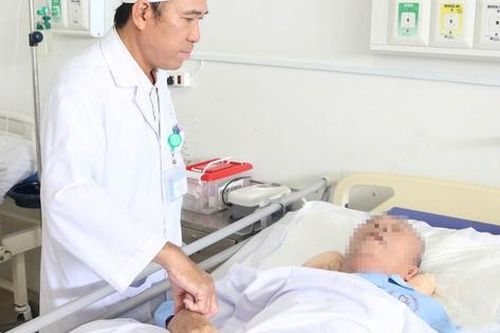 Cứu sống bệnh nhân lớn tuổi bị chấn thương sọ não kèm suy hô hấp