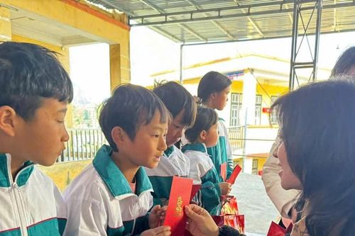 Niềm vui 'gieo chữ' trên vùng cao