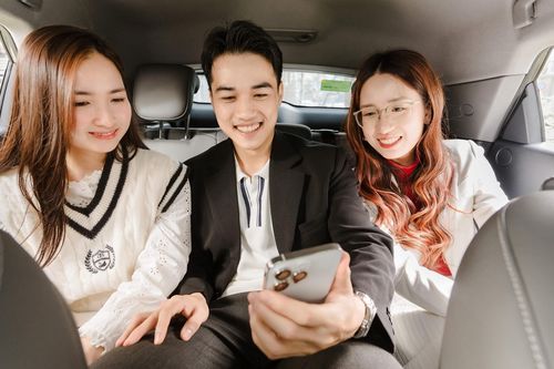 Nhiều ứng dụng ngân hàng tích hợp đặt taxi