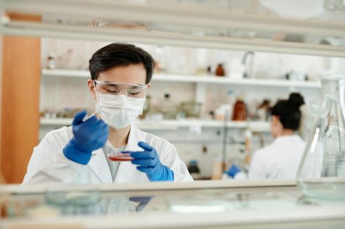 Đề xuất miễn học phí cho sinh viên ngành khoa học cơ bản