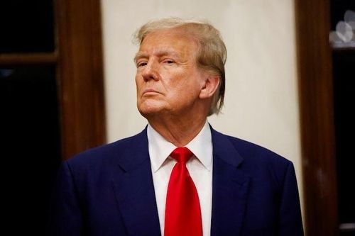 Ông Trump lại dọa trường công