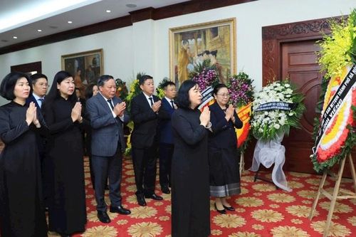 Lãnh đạo Thành phố Hà Nội viếng đồng chí Khamtay Siphandone
