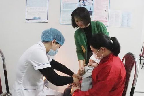 Bộ Y tế triển khai đồng bộ các giải pháp đẩy nhanh tiến độ tiêm vaccine phòng sởi