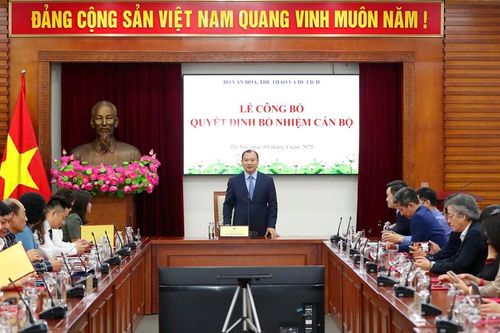 Bộ VHTTDL trao quyết định điều động, bổ nhiệm cán bộ của 8 đơn vị trực thuộc