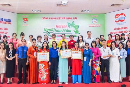 Tuyên dương và trao giải giáo viên tại Hội thi 'Người ươm mầm' năm 2025