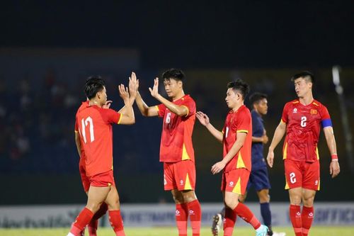 ĐT Việt Nam chính thức tăng bậc trên BXH FIFA, sắp trở lại top 100