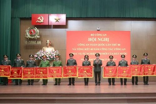 Quy định mới về mẫu hiện vật khen thưởng trong Công an nhân dân