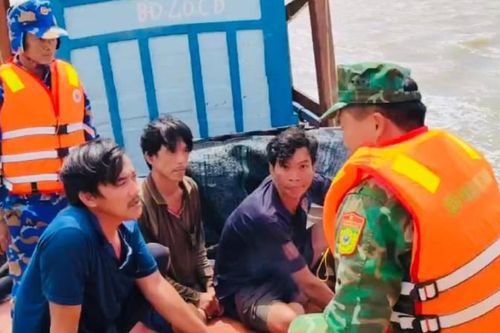 Bến Tre: Kịp thời cứu 3 ngư dân gặp nạn