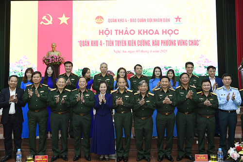 'Quân khu 4 - Tiền tuyến kiên cường, hậu phương vững chắc'