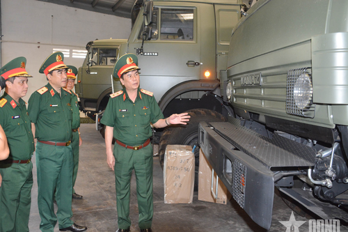 Tổng cục Hậu cần - Kỹ thuật kiểm tra tại Kho J250, Cục Xe máy - Vận tải