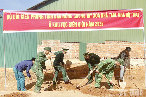 Xây nhà 'Đại đoàn kết' tặng hộ nghèo khu vực biên giới Đắk Nông