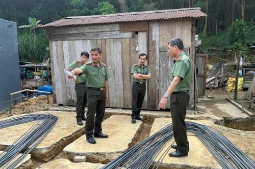 Công an tỉnh Quảng Nam chung tay xóa nhà tạm, nhà dột nát tại huyện Đông Giang