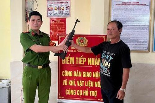 'Hàng nóng' trong bãi phế liệu