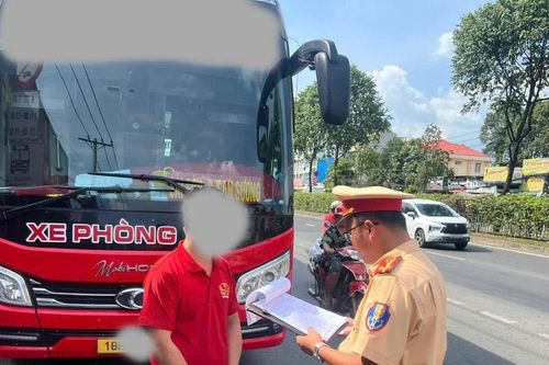 TPHCM: Xử phạt tài xế 'quên' thẻ nhận dạng, trả khách sai quy định