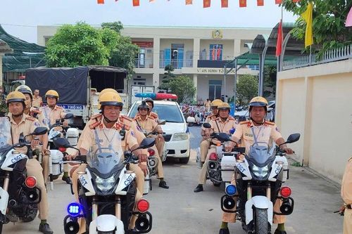 CSGT TPHCM đồng loạt ra quân, đảm bảo an toàn cho người dân về quê nghỉ lễ