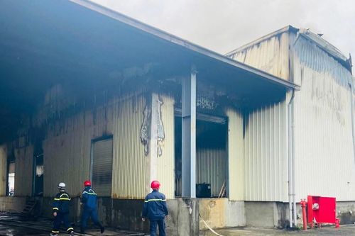 Kịp thời dập tắt đám cháy tại nhà máy chế biến thủy sản
