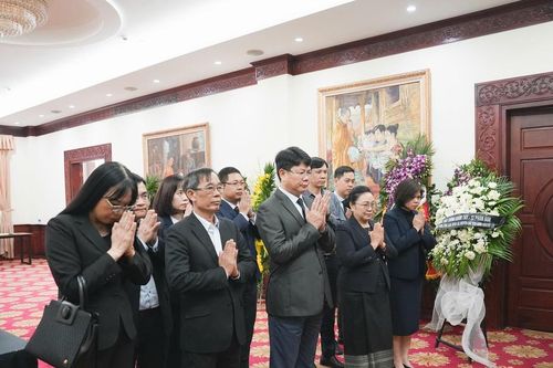 Đoàn Bộ Tư pháp viếng đồng chí Khamtay Siphandone