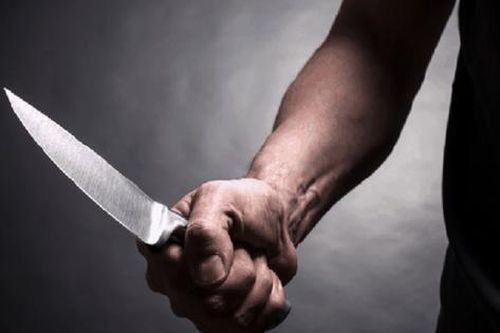 Thiếu nữ dùng dao đâm cha mẹ vì bị cấm tụ tập, lêu lổng với bạn bè