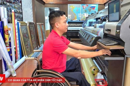 Chàng trai dị tật vươn mình thoát nghèo