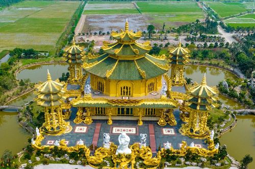 Chùa trăm tuổi được ví như Thái Lan thu nhỏ trên cánh đồng làng