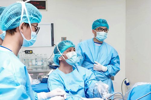 Người đàn ông được tiêm hơi nước 103 độ C chữa 'bệnh khó nói'