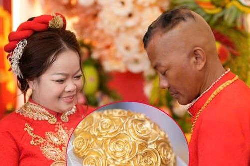 Cô dâu Bình Dương lấy chồng hơn 21 tuổi, hoa cưới được đúc từ 11 cây vàng