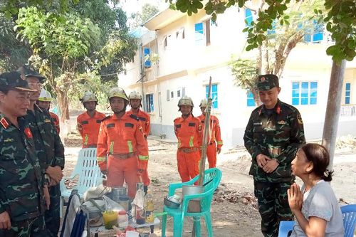 Món quà nhỏ bộ đội Việt Nam tặng gia đình Đại úy người Myanmar