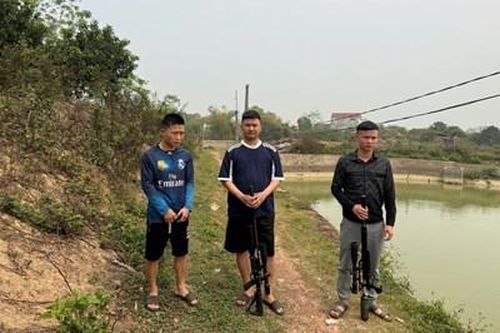 Khởi tố nhóm đối tượng sử dụng trái phép vũ khí quân dụng
