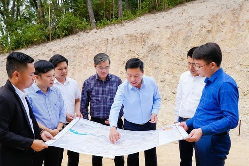 Phó Chủ tịch UBND tỉnh Hoàng Phú Hiền làm việc với thị xã Hoàng Mai về sắp xếp đơn vị hành chính