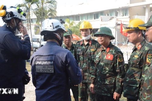 Đoàn cứu hộ Việt Nam tìm thấy và đưa 2 thi thể ra khỏi đống đổ nát