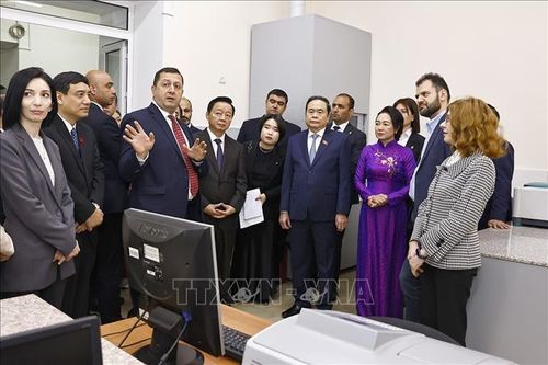 Chủ tịch Quốc hội và Phu nhân thăm Đại học Tổng hợp Quốc gia Yerevan