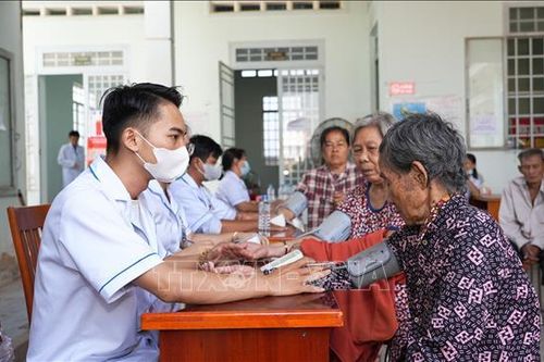 Nhiều hoạt động ý nghĩa của ngành y tế nhân kỷ niệm 50 năm Giải phóng miền Nam, thống nhất đất nước