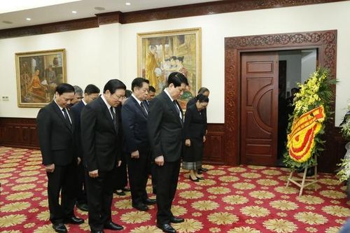 Lãnh đạo Đảng, Nhà nước viếng nguyên Chủ tịch Đảng, Chủ tịch nước Lào Khamtay Siphandone