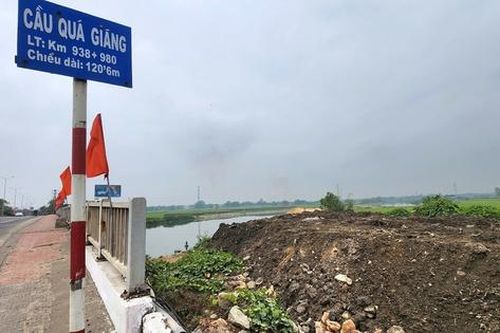 Đà Nẵng: Phát hiện bãi tập kết bùn, đất và chất thải quy mô lớn sát cầu Quá Giáng