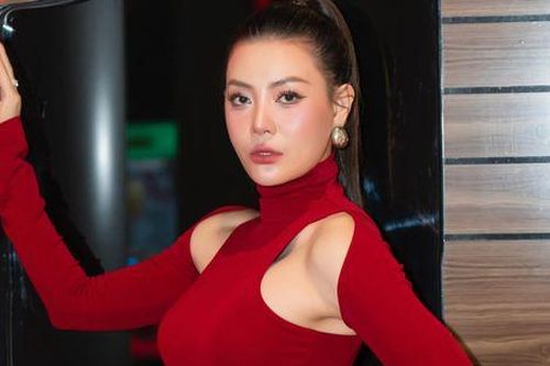 Thanh Hương đẹp táo bạo trong váy cắt xẻ